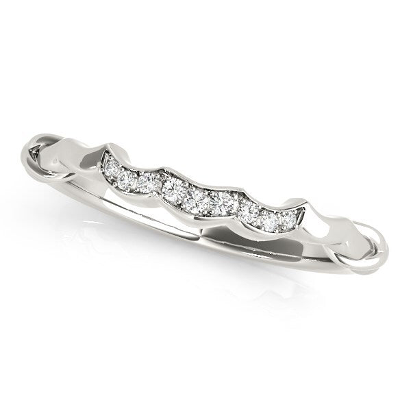 Size: 3.5 - 14k White Gold Scallop Wedding Band (1/20 cttw)