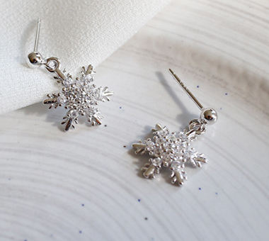 Beautiful CZ Snowflake New 925 Sterling Silver Dangling Earrings